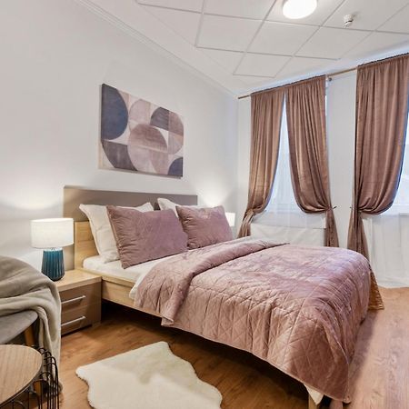Ferienwohnung Luxe Living At Old Town Center Pressburg Exterior foto