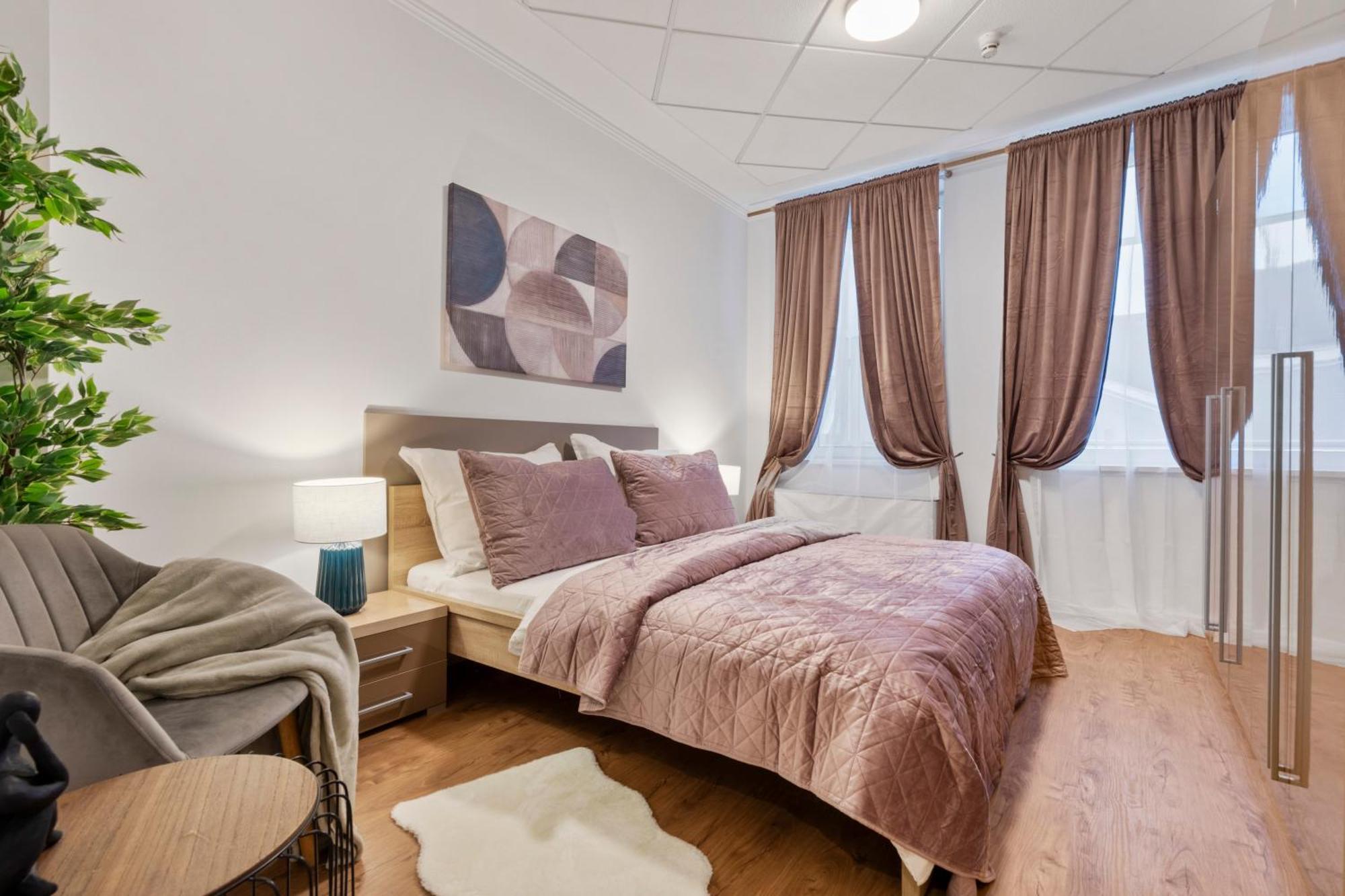 Ferienwohnung Luxe Living At Old Town Center Pressburg Exterior foto