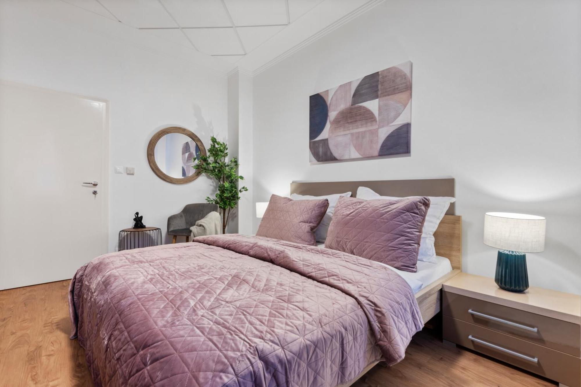 Ferienwohnung Luxe Living At Old Town Center Pressburg Exterior foto