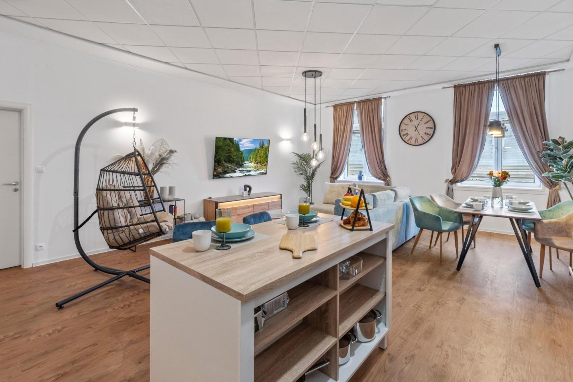 Ferienwohnung Luxe Living At Old Town Center Pressburg Exterior foto