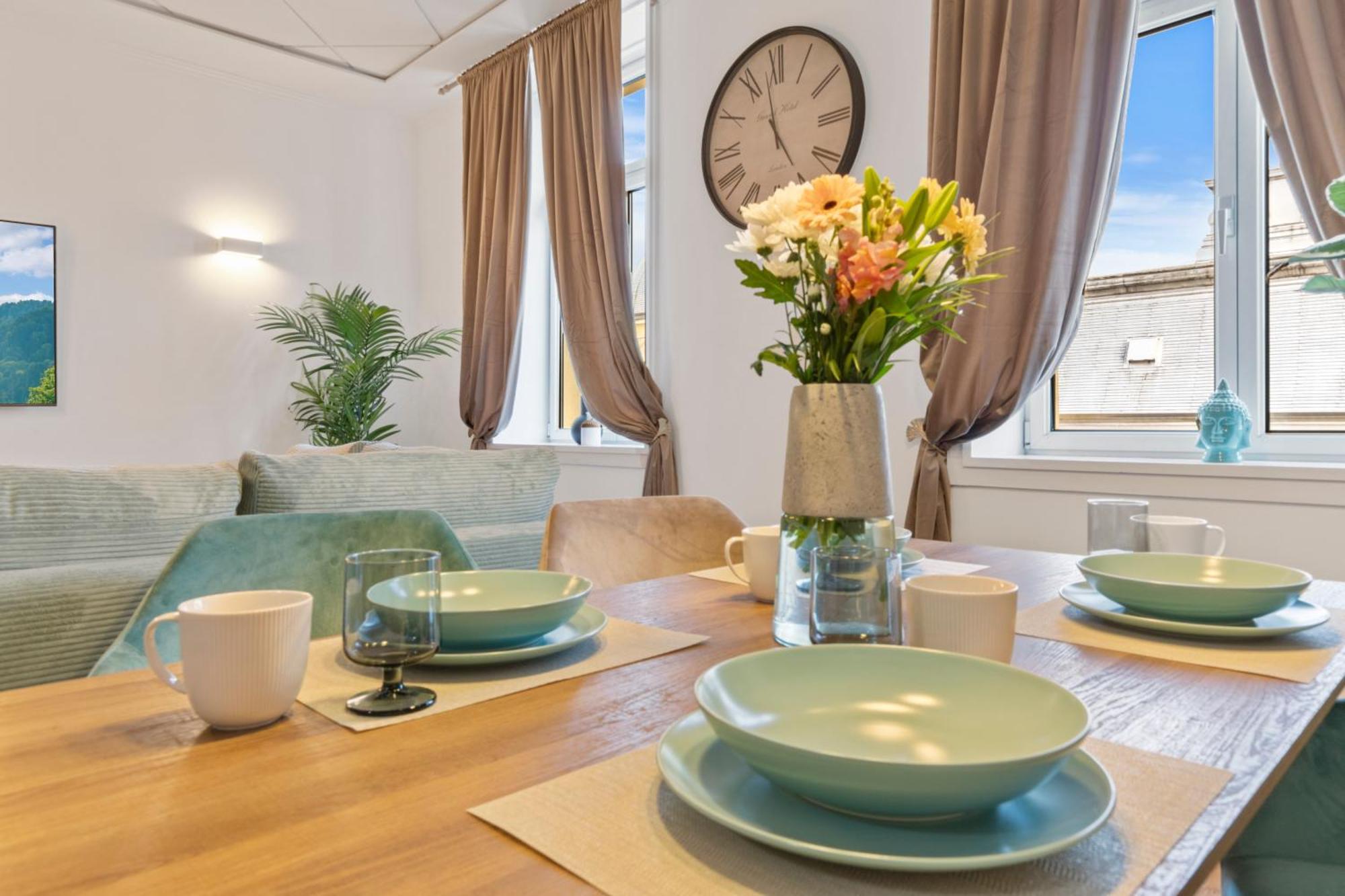 Ferienwohnung Luxe Living At Old Town Center Pressburg Exterior foto