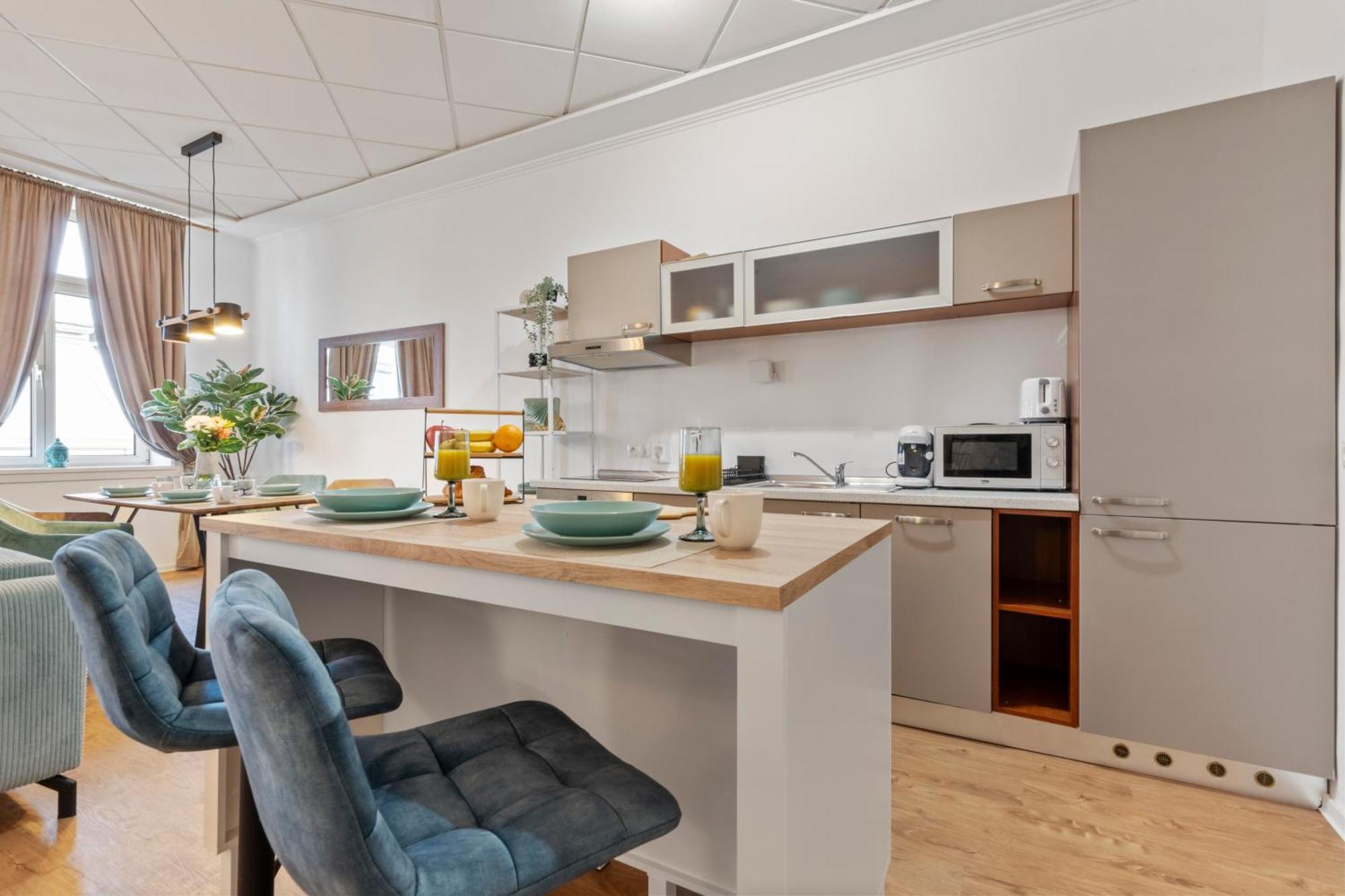 Ferienwohnung Luxe Living At Old Town Center Pressburg Exterior foto