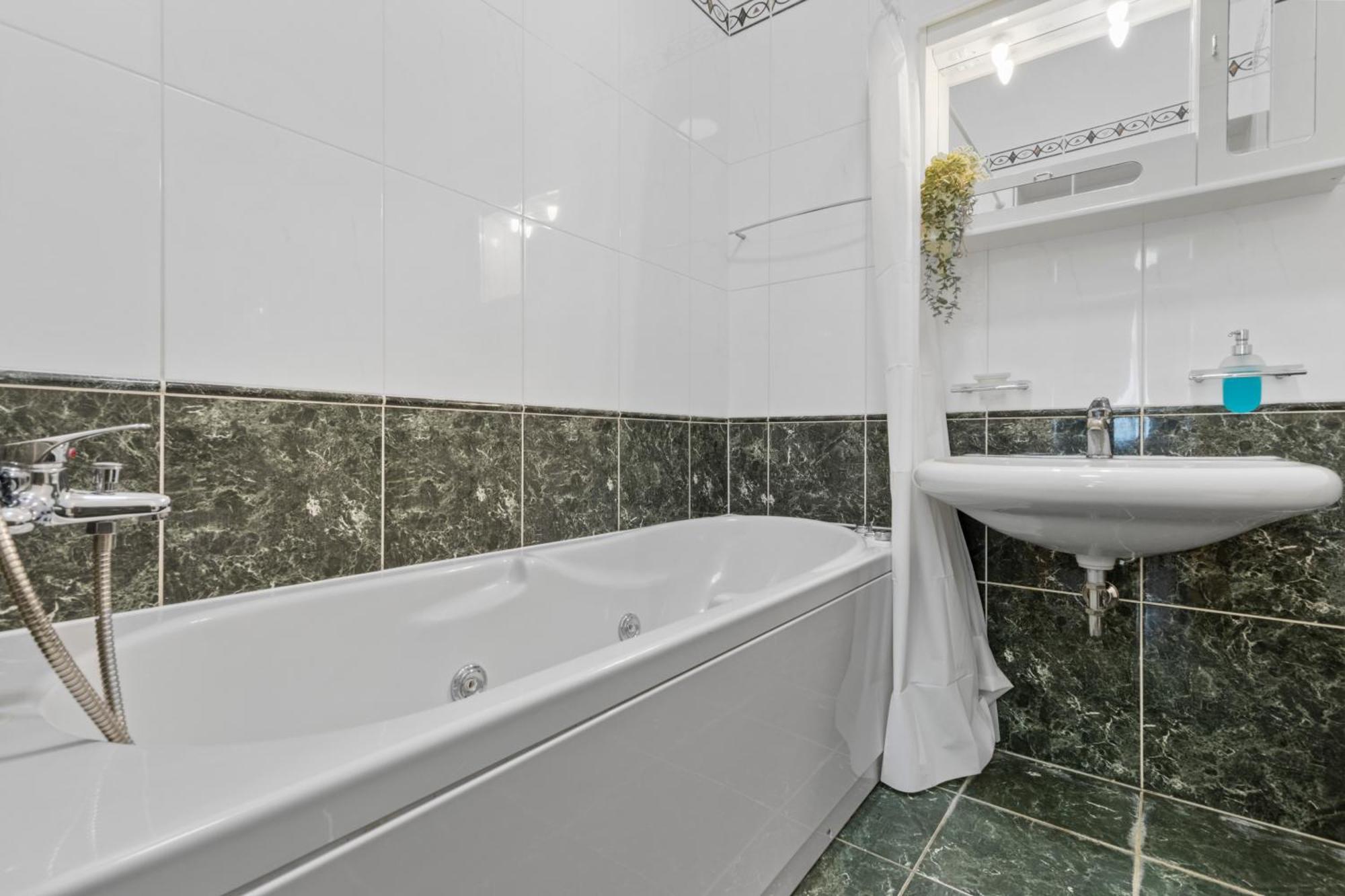 Ferienwohnung Luxe Living At Old Town Center Pressburg Exterior foto