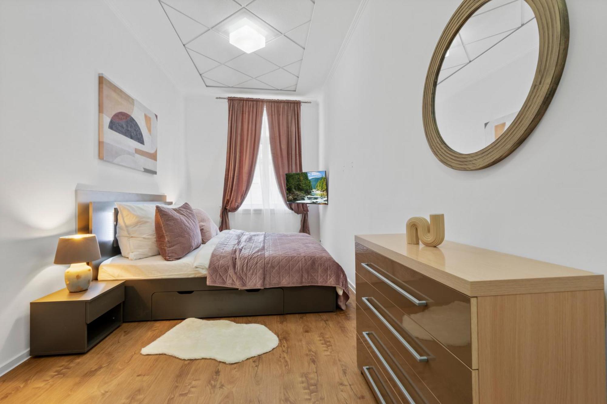 Ferienwohnung Luxe Living At Old Town Center Pressburg Exterior foto